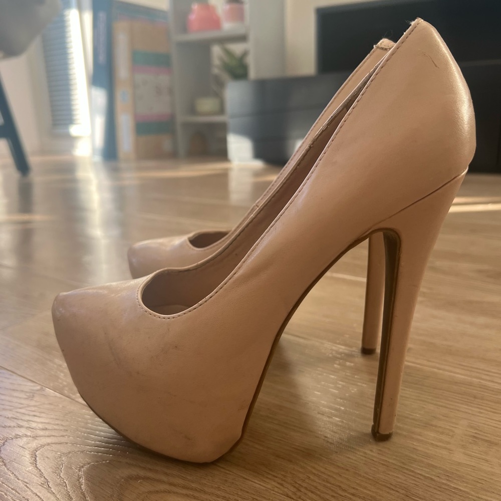 Steve Madden nude platform heels